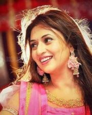 TV Actress Divyanka Tripathi Photos 16