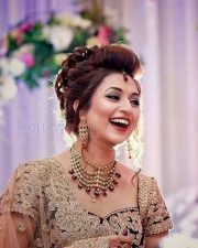 TV Actress Divyanka Tripathi Photos 17
