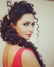 TV Actress Divyanka Tripathi Photos 18