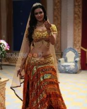 Tenaliraman Heroine Meenakshi Dixit Pictures 03