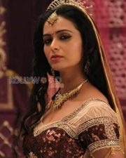 Tenaliraman Heroine Meenakshi Dixit Pictures 09