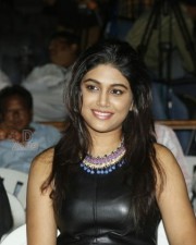 Trisha Illana Nayanthara Heroine Manisha Yadav Sexy Mini Skirt Pictures 06