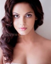 Vaigai Express Heroine Neetu Chandra Stills 13