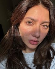 Beautiful Mahira Khan Selfie Pictures 02