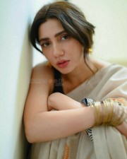 Mahira Khan Saree Photoshoot Pictures 02