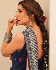 Pakistani Actress Mahira Khan Side Photo 01