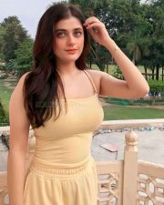 Beautiful Urvi Singh Sexy Photos 01