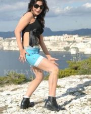 Sexy Actress Keerthi Chawla Hot Pics 11