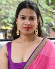 Actress Inaya Sultana at Prasanna Bhumi Entertainments Movie Opening Photos 22
