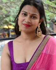 Actress Inaya Sultana at Prasanna Bhumi Entertainments Movie Opening Photos 23
