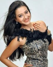 Actress Madalasa Sharma Sexy Photos 18