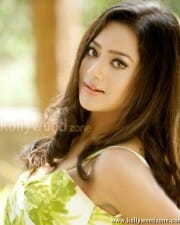 Actress Madalasa Sharma Sexy Pictures 10