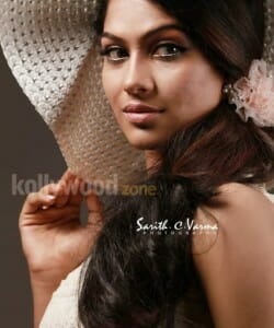 Actress Swasika Vijay Photos 13