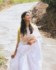 Beautiful Meenakshi Chaudhary in a White Saree Pictures 04 Beautiful Meenakshi Chaudhary in a White Saree Pictures 04