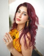 Beautiful Sonarika Bhadoria in a Yellow Vacation Outfit Pictures 03
