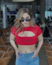 Bold Kangna Sharma Cleavage in a Red Cutout Crop Top Photos 02