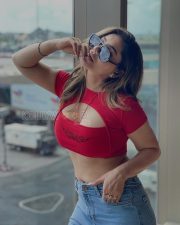 Bold Kangna Sharma Cleavage in a Red Cutout Crop Top Photos 04