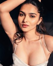 Dragon Heroine Kayadu Lohar Hot and Sexy Photos 01