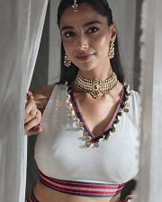 Elegant Actress Meenakshi Chaudhary in a White Embroidered Blouse Photos 10