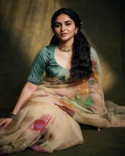 Enchanting Actress Kayadu Lohar in a Cream Floral Organza Saree with Teal Blouse Photos 05 Enchanting Actress Kayadu Lohar in a Cream Floral Organza Saree with Teal Blouse Photos 05