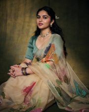 Enchanting Actress Kayadu Lohar in a Cream Floral Organza Saree with Teal Blouse Photos 07 Enchanting Actress Kayadu Lohar in a Cream Floral Organza Saree with Teal Blouse Photos 07