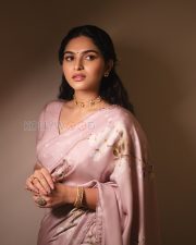 Enchanting Actress Kayadu Lohar in a Pink Floral Printed Saree Photos 01 Enchanting Actress Kayadu Lohar in a Pink Floral Printed Saree Photos 01