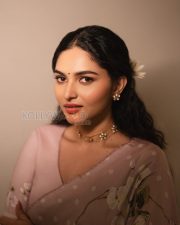 Enchanting Actress Kayadu Lohar in a Pink Floral Printed Saree Photos 05 Enchanting Actress Kayadu Lohar in a Pink Floral Printed Saree Photos 05