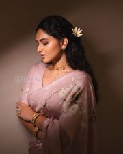 Enchanting Actress Kayadu Lohar in a Pink Floral Printed Saree Photos 06 Enchanting Actress Kayadu Lohar in a Pink Floral Printed Saree Photos 06