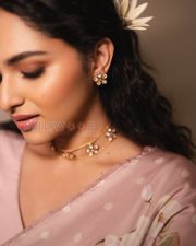 Enchanting Actress Kayadu Lohar in a Pink Floral Printed Saree Photos 08 Enchanting Actress Kayadu Lohar in a Pink Floral Printed Saree Photos 08