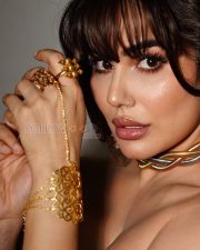 Glamorous Kangna Sharma Cleavage in a Dark Brown Embellished Strapless Beaded Corset Bronze Metallic Ball Skirt Photos 03