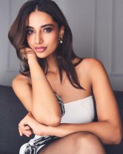 Gorgeous Meenakshi Chaudhary in a White Strapless Dress with a Black Floral Design Photos 01