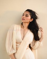 Graceful Actress Kayadu Lohar in a Cream Draped Saree Photos 01 Graceful Actress Kayadu Lohar in a Cream Draped Saree Photos 01