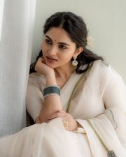 Graceful Actress Kayadu Lohar in a Cream Organza Saree With Embroidered Border Photos 04 Graceful Actress Kayadu Lohar in a Cream Organza Saree With Embroidered Border Photos 04