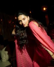 Idhayam Murali Heroine Kayadu Lohar in a Pink Lehenga with Gold Work Blouse and Shimmery Dupatta Pictures 04