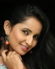Ishika Singh New Photos 16