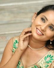 Ishika Singh Photos 02