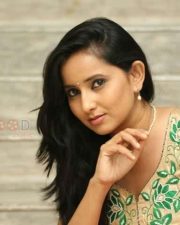 Ishika Singh Photos 08