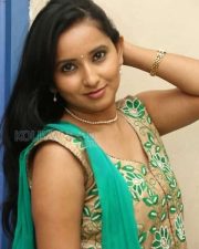 Ishika Singh Photos 20