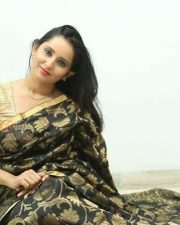 Ishika Singh Photoshoot Pictures 01