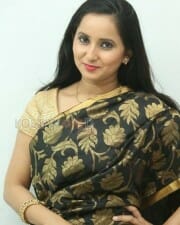 Ishika Singh Photoshoot Pictures 06