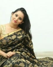 Ishika Singh Photoshoot Pictures 07
