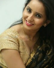 Ishika Singh Photoshoot Pictures 10