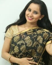Ishika Singh Photoshoot Pictures 11