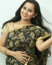 Ishika Singh Photoshoot Pictures 13