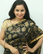 Ishika Singh Photoshoot Pictures 15