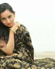 Ishika Singh Photoshoot Pictures 17