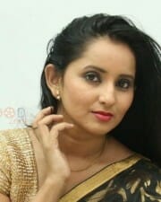 Ishika Singh Photoshoot Pictures 18