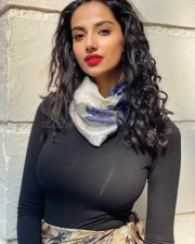 Khiladi Heroine Meenakshi Chaudhary Big Boobs in a Black Full Sleeve Top with Scarf Photo 01 Khiladi Heroine Meenakshi Chaudhary Big Boobs in a Black Full Sleeve Top with Scarf Photo 01