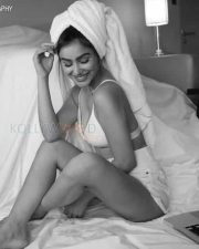 Model Kangna Sharma Sexy Photos 01