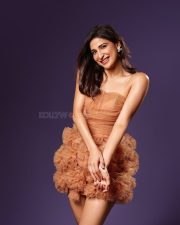 Putul Actress Aahana Kumra in a peach strapless ruffle mini dress photos 03 Putul Actress Aahana Kumra in a peach strapless ruffle mini dress photos 03